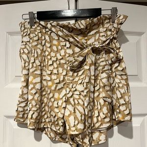Kittenish shorts